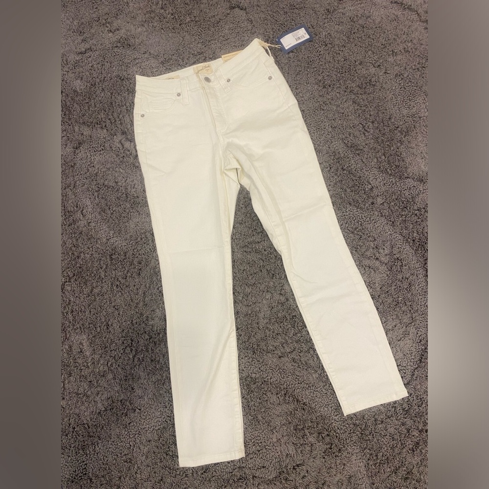 Universal Thread Women's High Rise Skinny Crop White Jeans